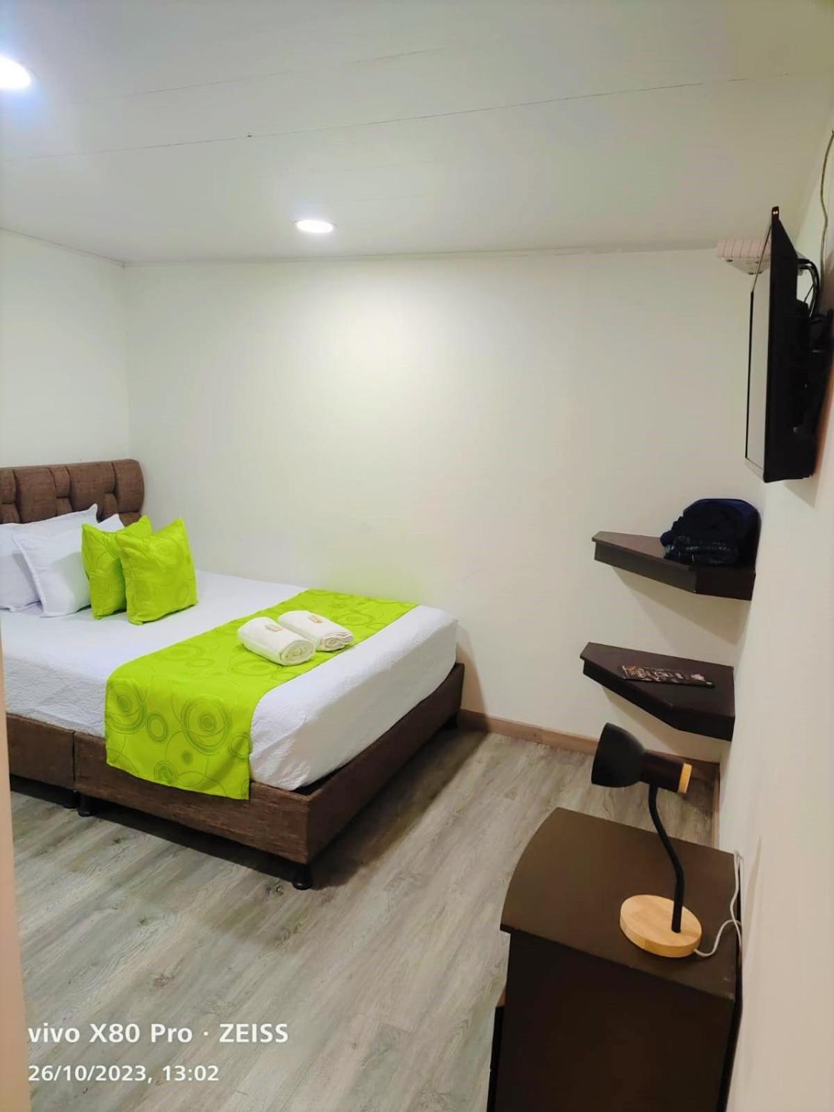 Hotel Kristal Ferial Bogotá Extérieur photo