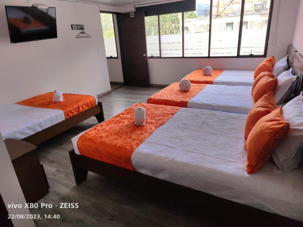 Hotel Kristal Ferial Bogotá Extérieur photo