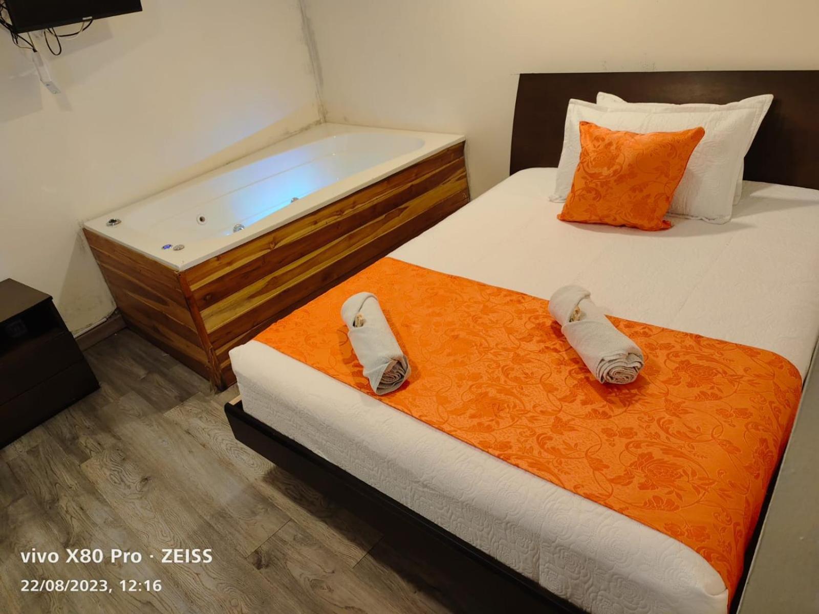 Hotel Kristal Ferial Bogotá Extérieur photo