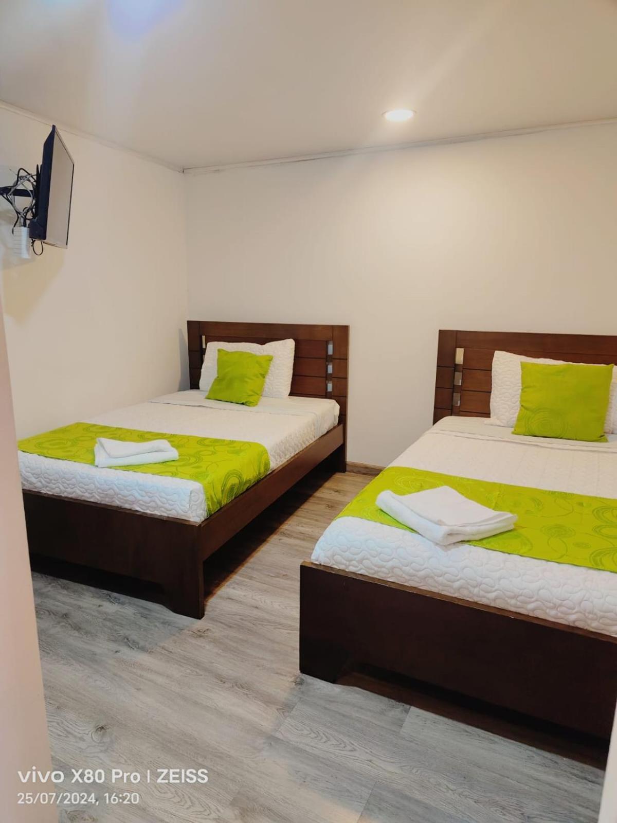 Hotel Kristal Ferial Bogotá Extérieur photo